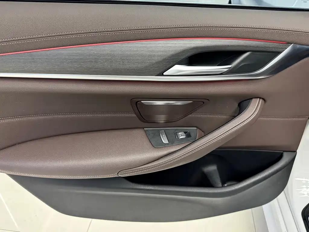 BMW 5 Series — миниатюра 11
