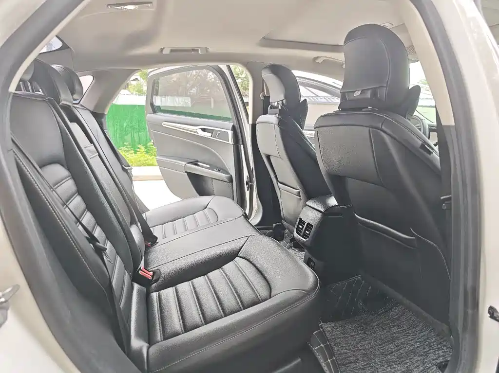 Ford Mondeo — миниатюра 8