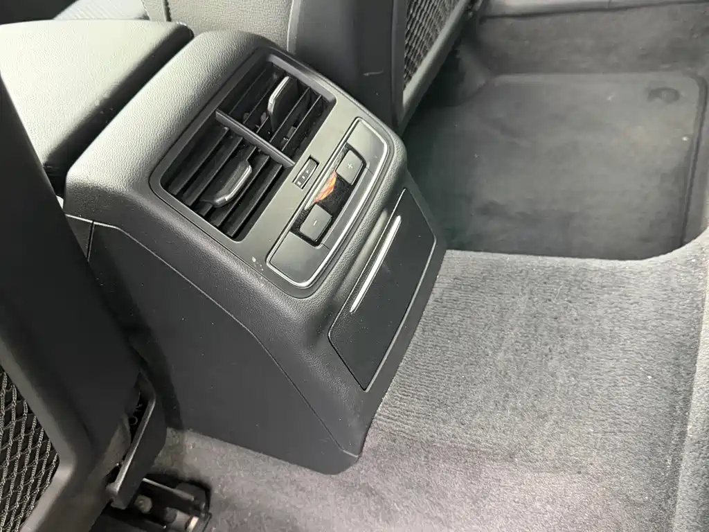 Audi A4L — миниатюра 19