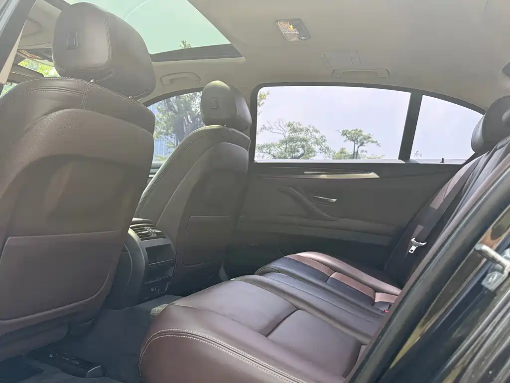BMW 5 Series — миниатюра 19
