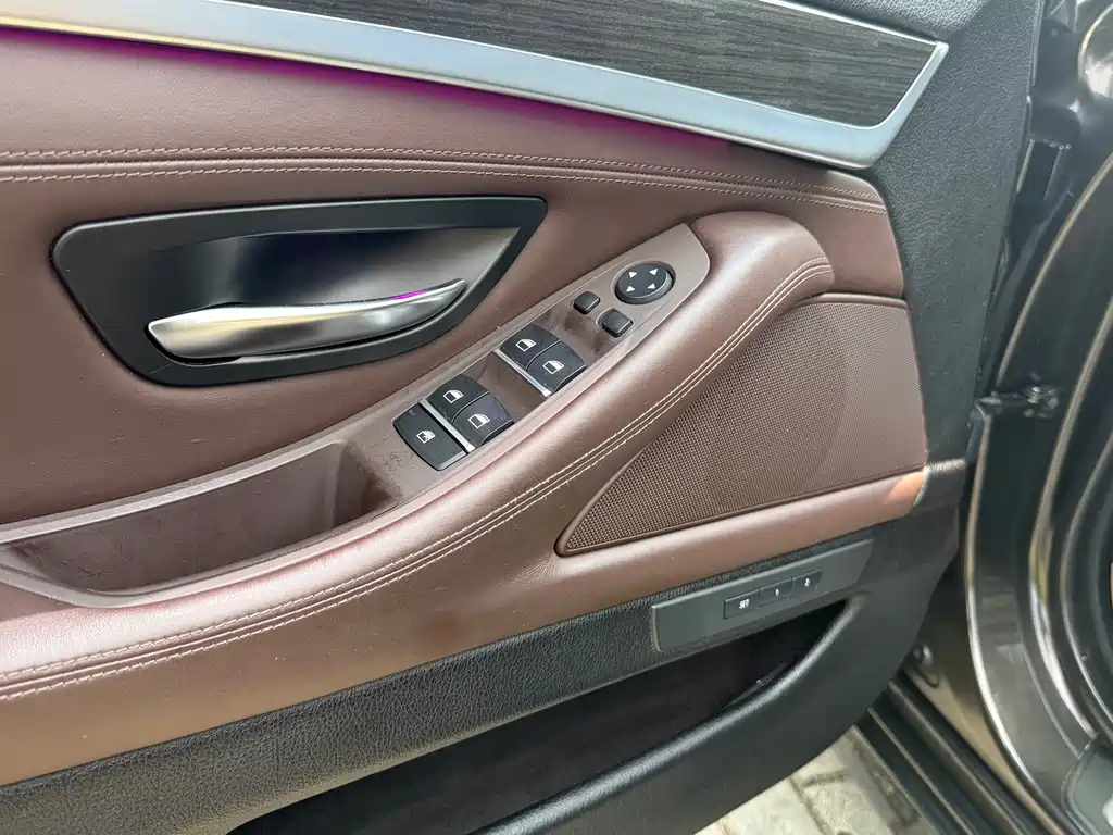 BMW 5 Series — миниатюра 18