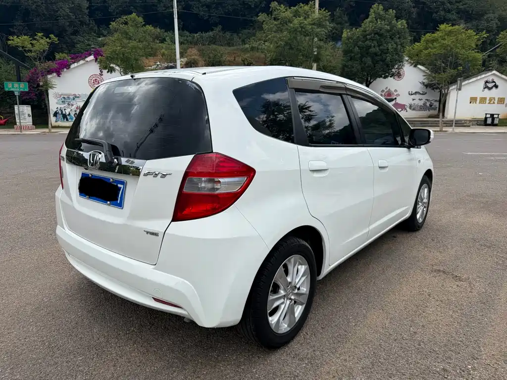 Honda Fit — миниатюра 5
