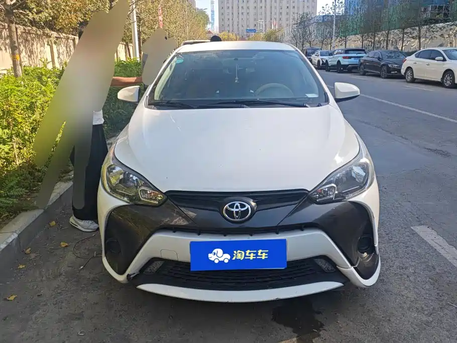 Toyota Yaris L — миниатюра 2