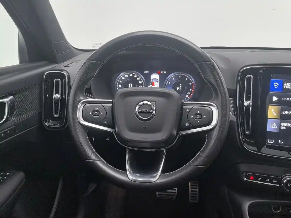 Volvo XC40 — миниатюра 11