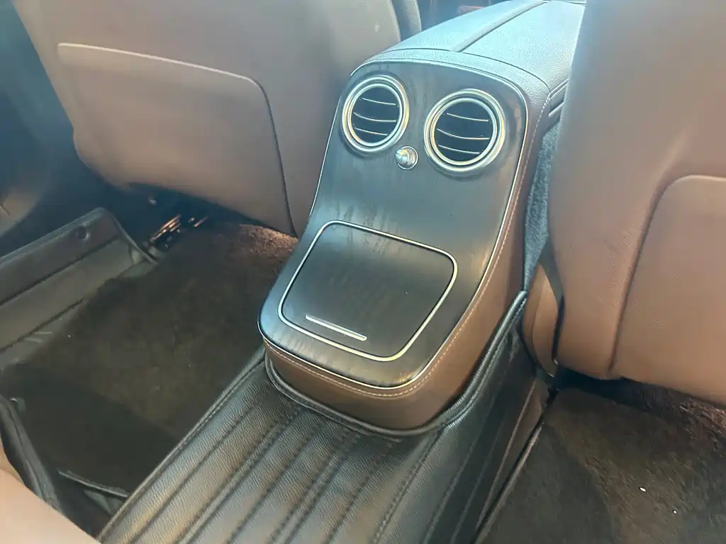 Mercedes-Benz E-Class — миниатюра 7