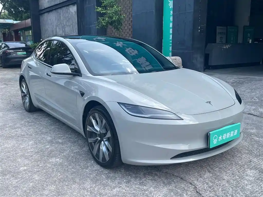 Tesla Model 3 — миниатюра 12