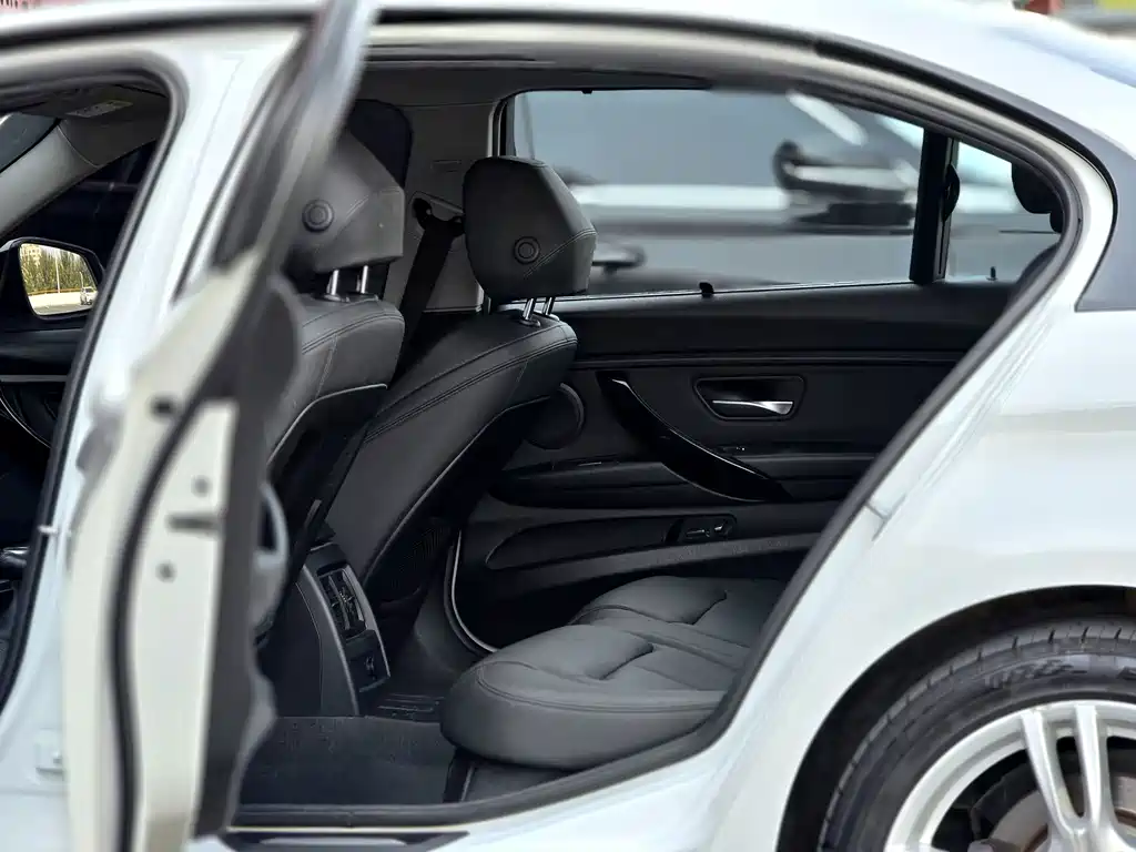 BMW 3 Series — миниатюра 13