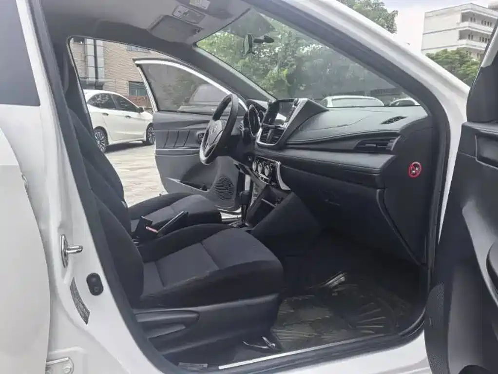 Toyota Yaris L — миниатюра 12