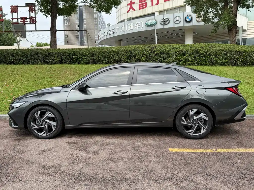 Hyundai Elantra — миниатюра 3