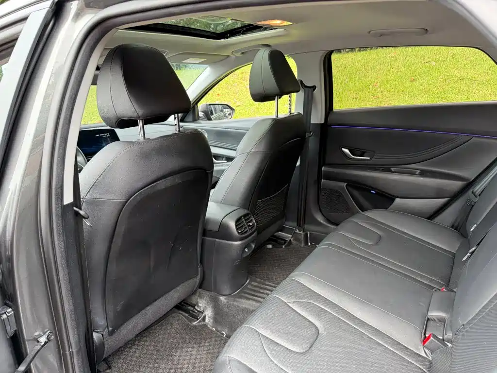 Hyundai Elantra — миниатюра 11