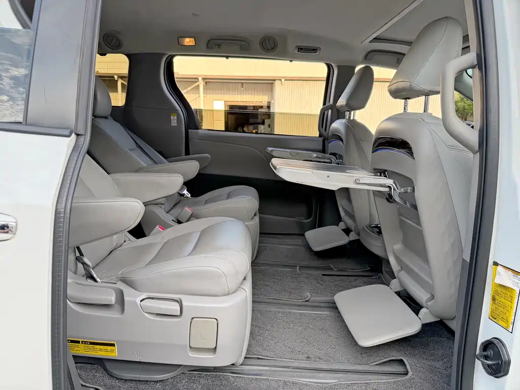 Toyota Sienna — миниатюра 16