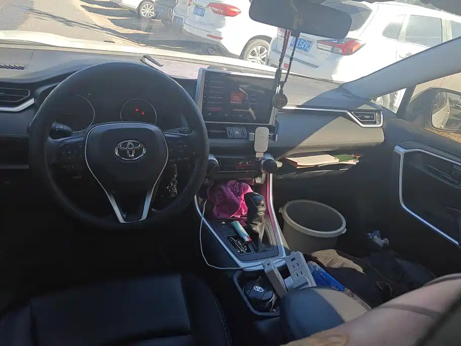 Toyota RAV4 — миниатюра 12