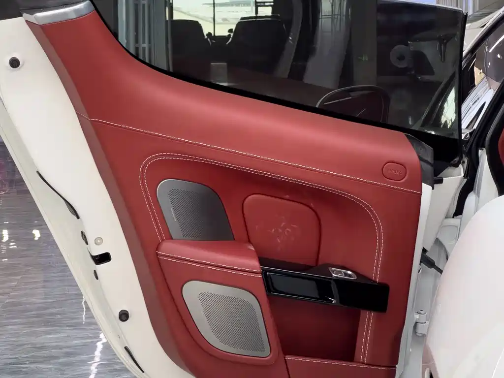 Aston Martin Rapide — миниатюра 25