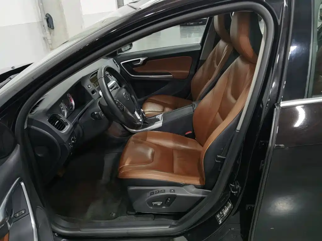 Volvo V60 — миниатюра 10