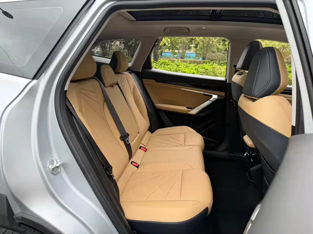 Geely Boyue L — миниатюра 21