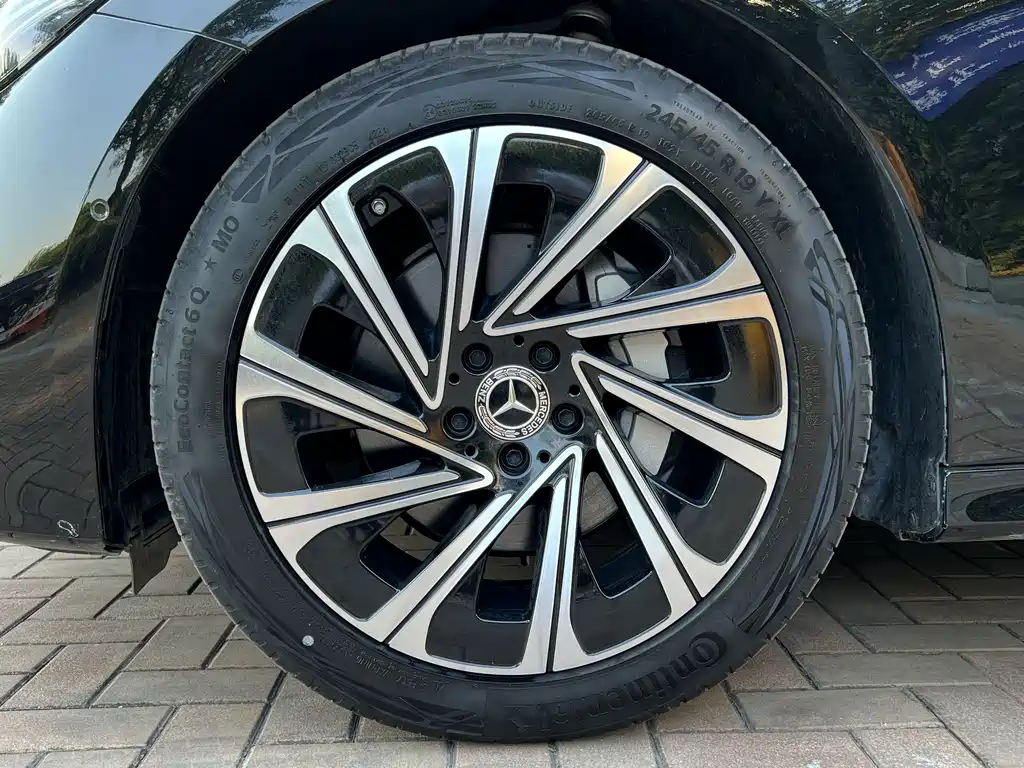 Mercedes-Benz E-Class — миниатюра 16