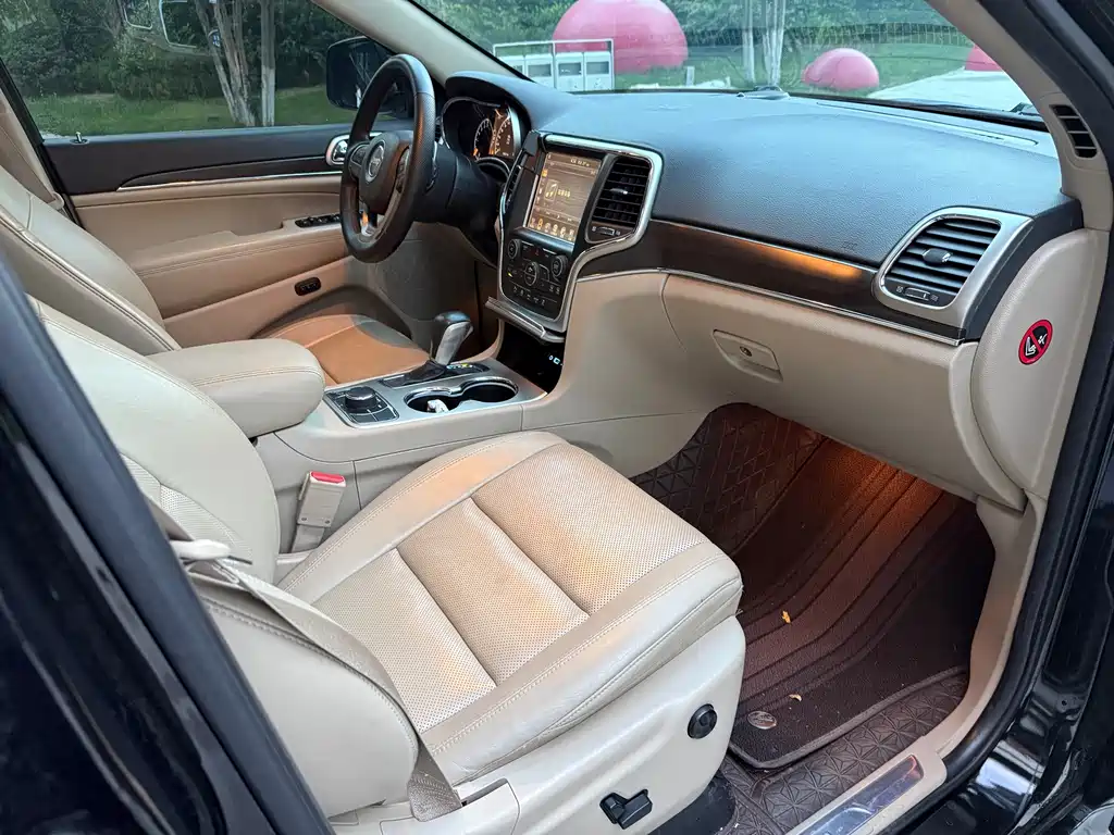Jeep Grand Cherokee (Import) — миниатюра 8