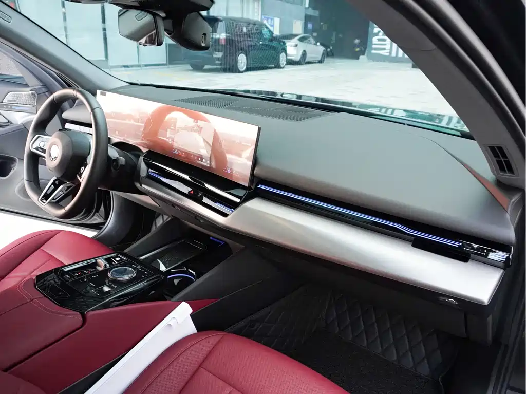 BMW 5 Series — миниатюра 26