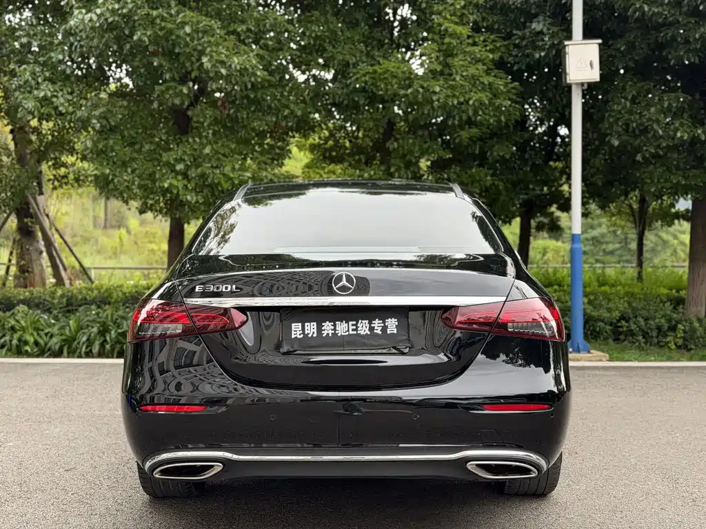 Mercedes-Benz E-Class — миниатюра 9