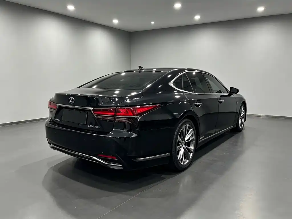 Lexus LS — миниатюра 5