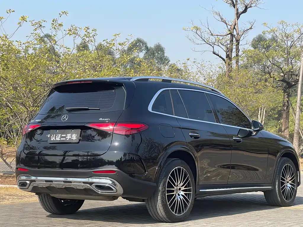 MERCEDES-BENZ GLC