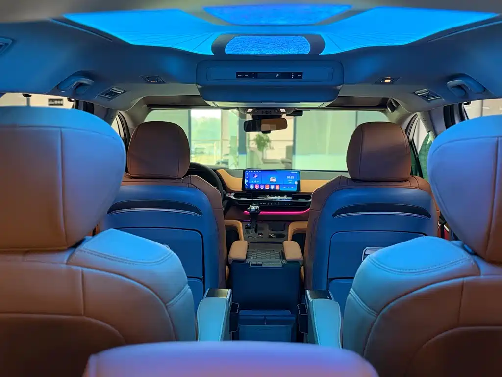 Toyota Granvia — миниатюра 10
