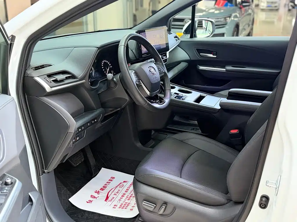Toyota Sienna — миниатюра 4