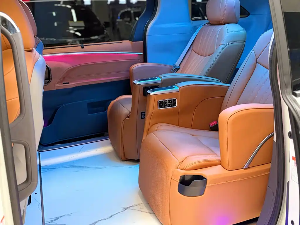 Toyota Granvia — миниатюра 5