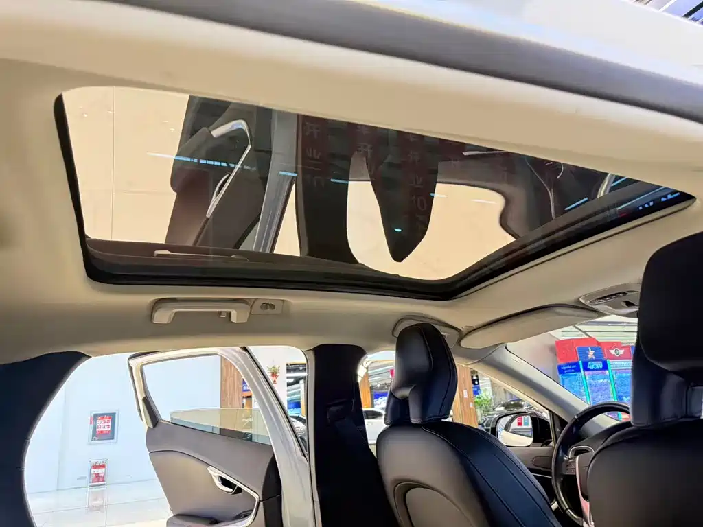 Volvo V40 — миниатюра 11