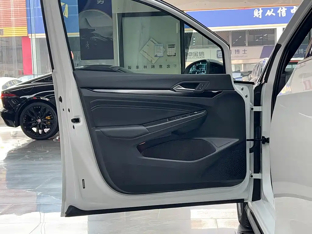 Volkswagen Golf — миниатюра 11