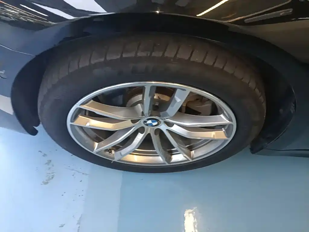BMW 5 Series — миниатюра 25