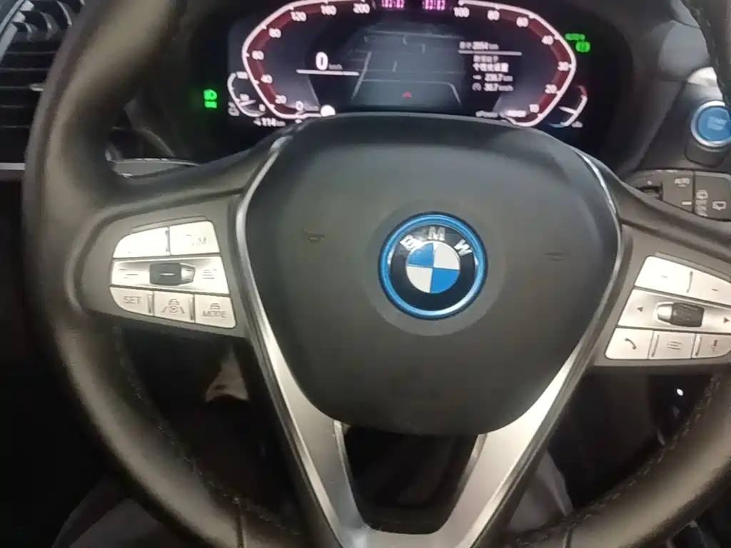 BMW iX3 — миниатюра 11