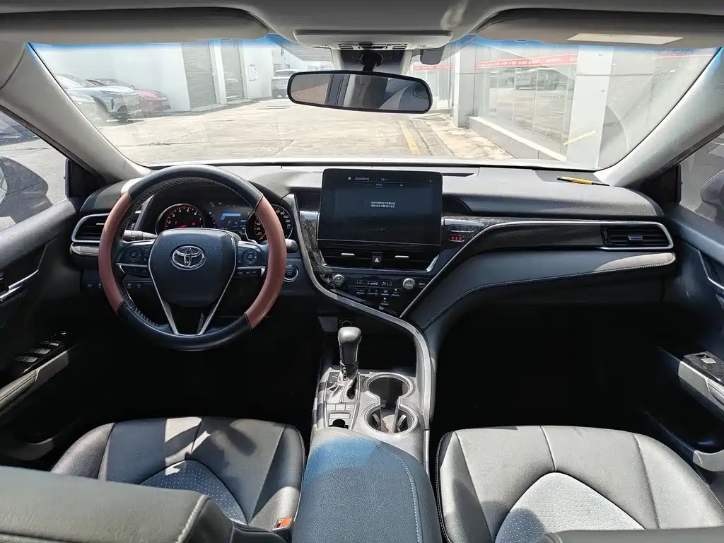 Toyota Camry — миниатюра 9