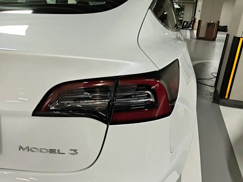 Tesla Model 3 — миниатюра 8