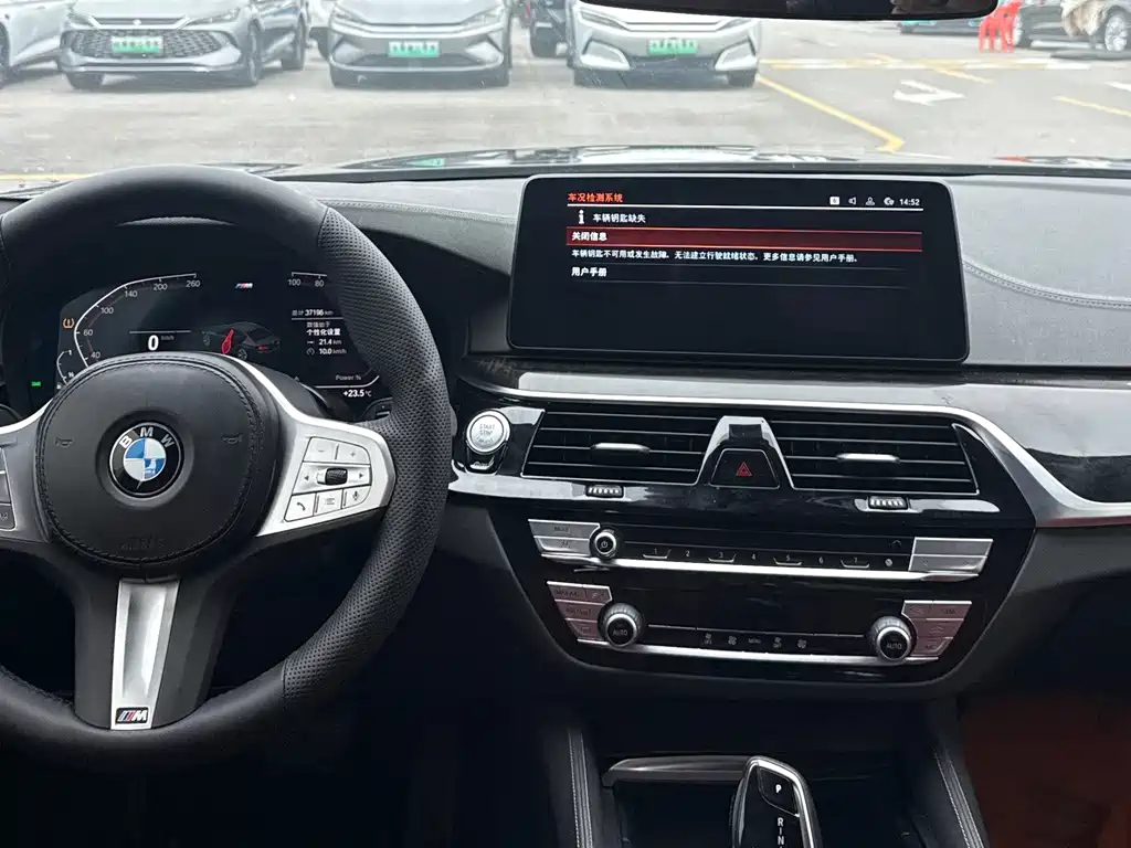 BMW 5 Series — миниатюра 8