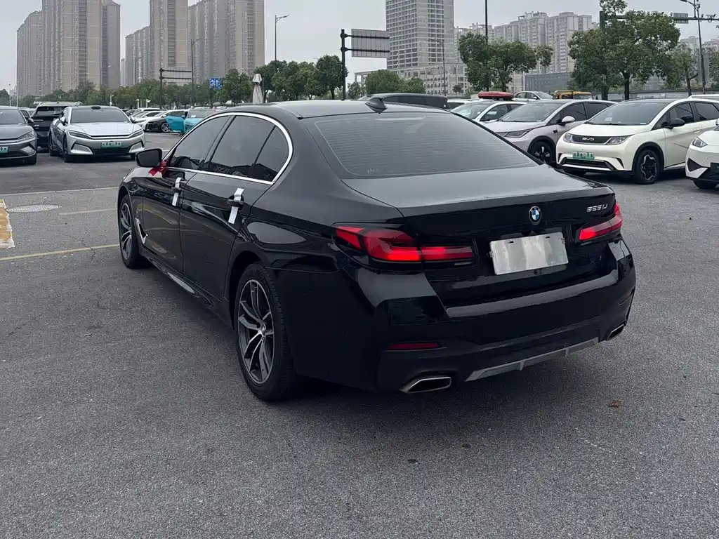 BMW 5 Series — миниатюра 12