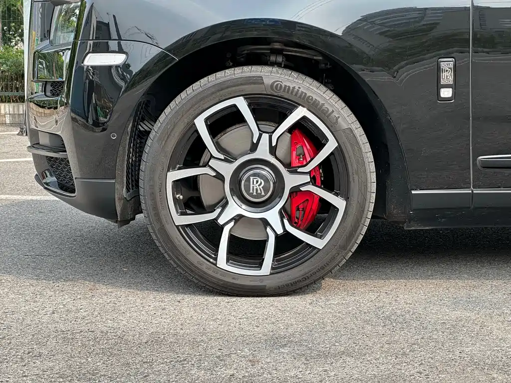 Rolls-Royce Cullinan 2024 мест
