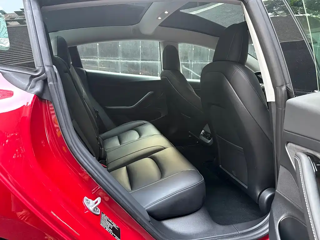 Tesla Model 3 — миниатюра 9