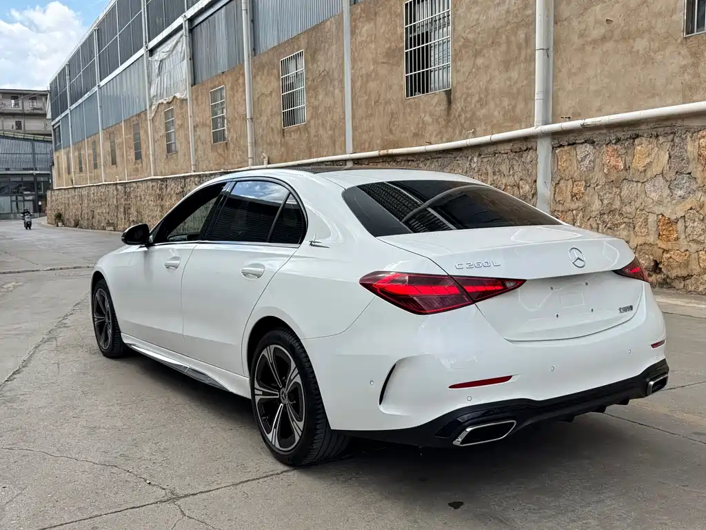 Mercedes-Benz C-Class — миниатюра 11