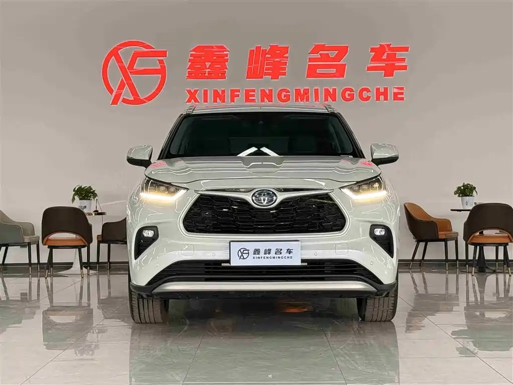 Toyota Highlander 2023 2.5L Luxury 7 мест