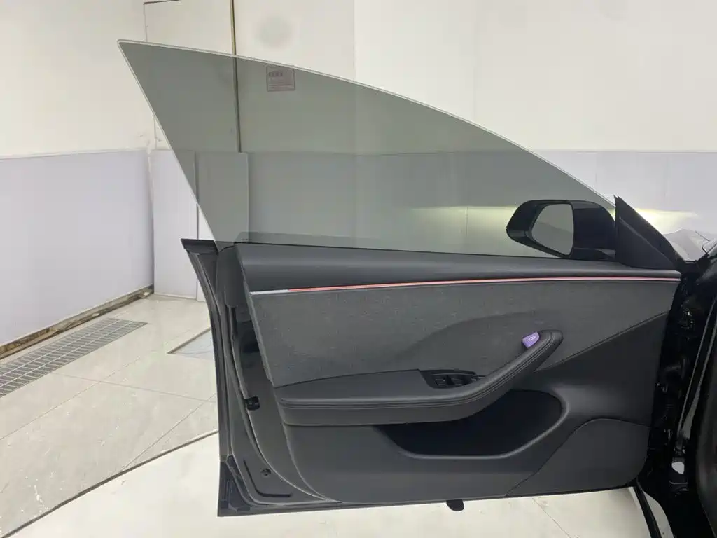 Tesla Model 3 — миниатюра 16