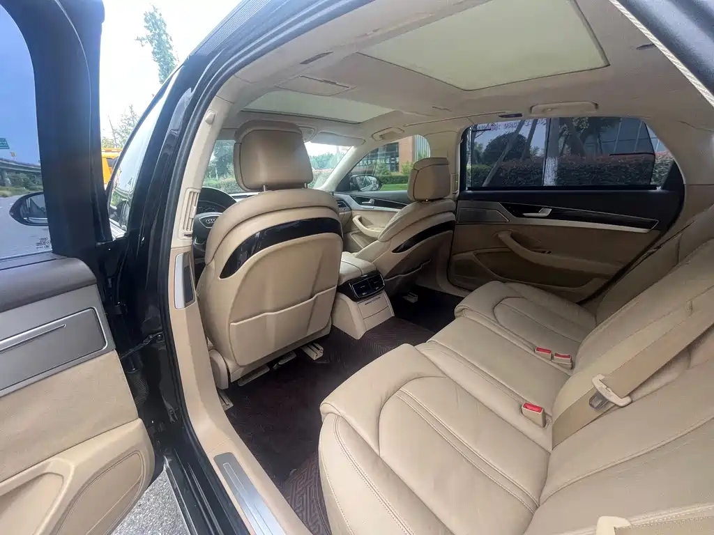 Audi A8 — миниатюра 5