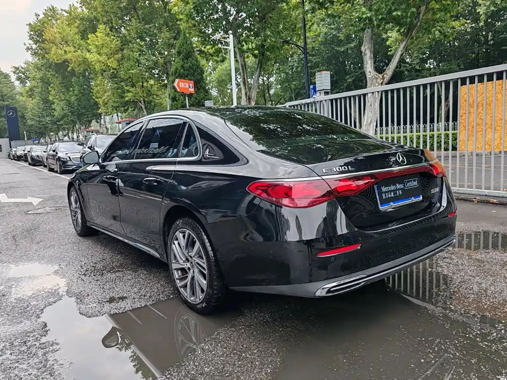 Mercedes-Benz E-Class — миниатюра 4