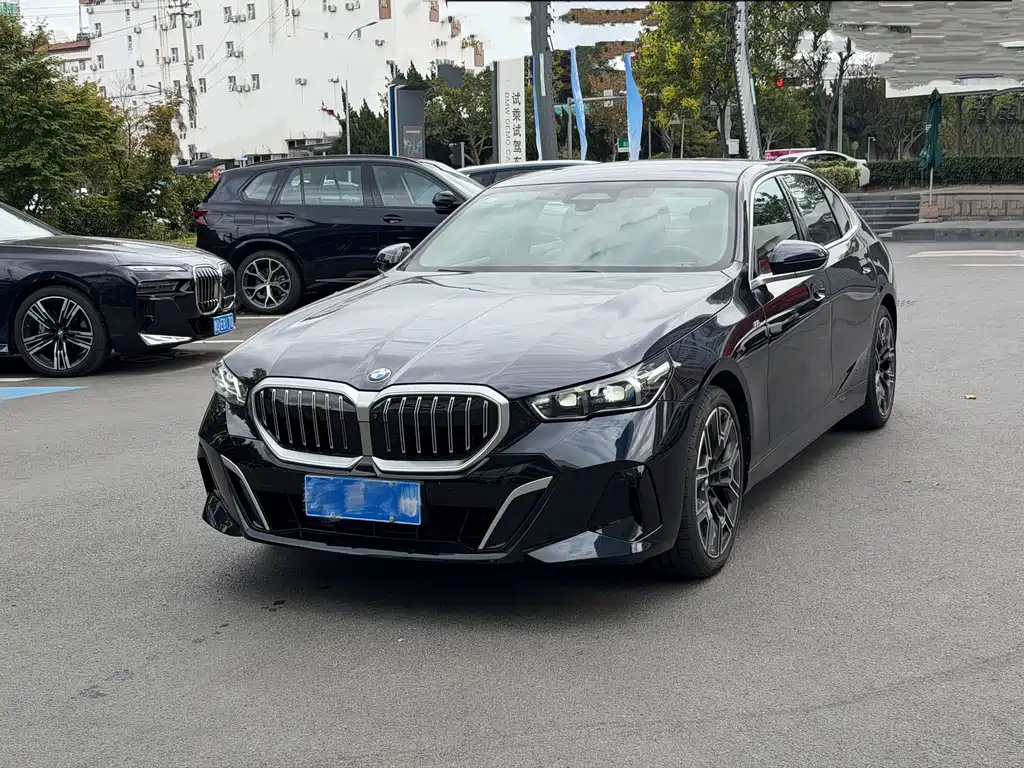 BMW 5 Series — миниатюра 3