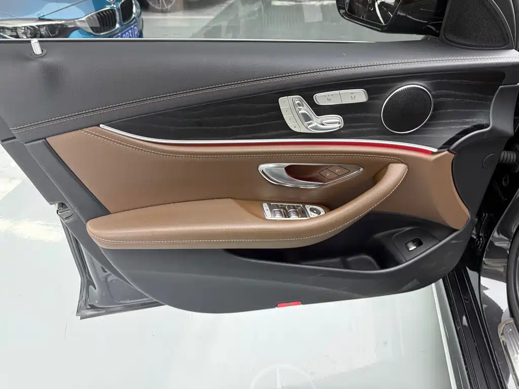 Mercedes-Benz E-Class — миниатюра 6