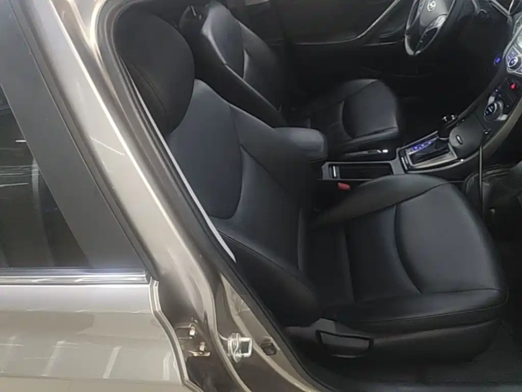 Hyundai Elantra Langdong — миниатюра 25