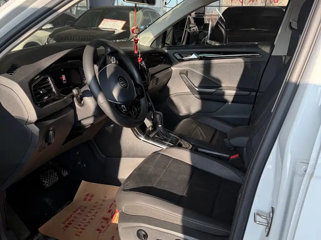 VOLKSWAGEN T ROC EXPLORING SONGS