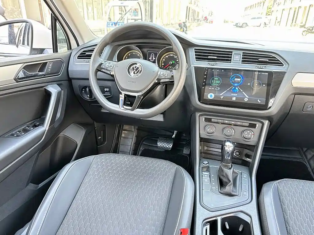 Volkswagen Tiguan L — миниатюра 12