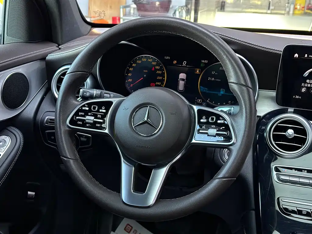MERCEDES-BENZ GLC