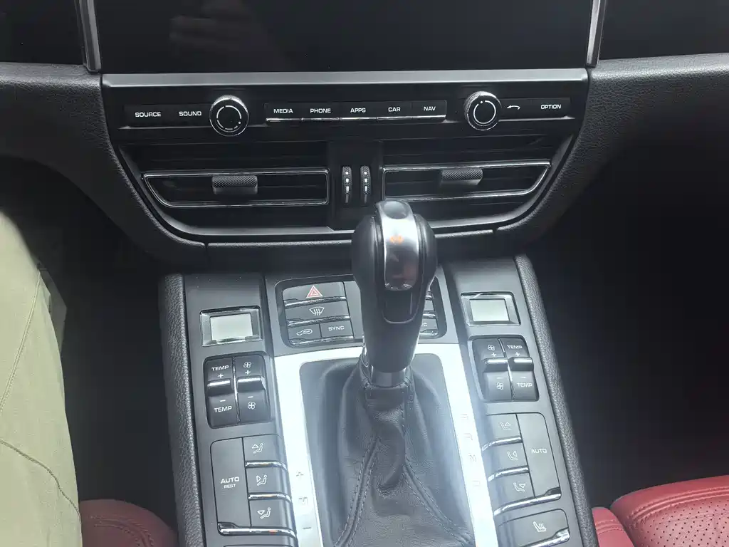 Porsche Macan — миниатюра 11
